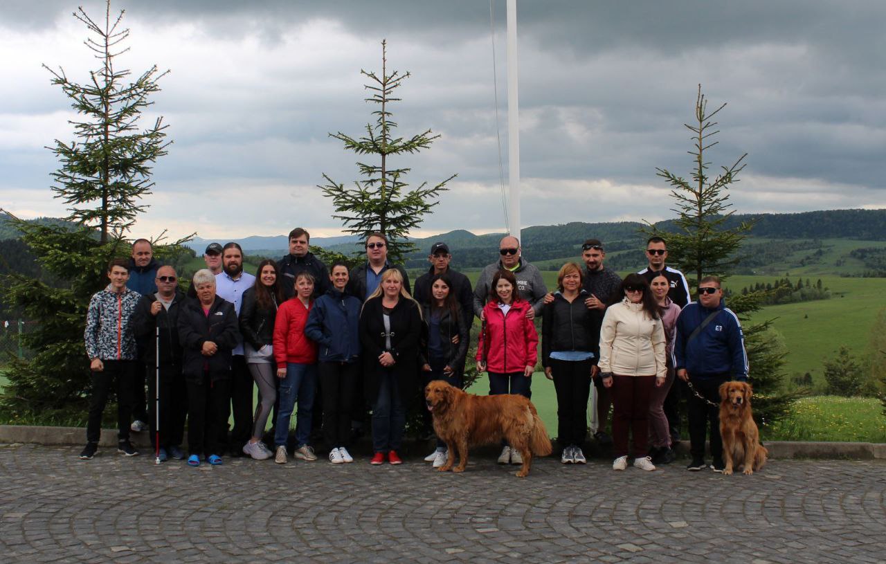 В Україні створюють перший Центр підготовки собак-поводирів для допомоги постраждалим від війни